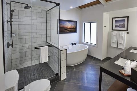 Three Bedroom Queen Villa | Bathroom | Designer toiletries, hair dryer, towels, soap