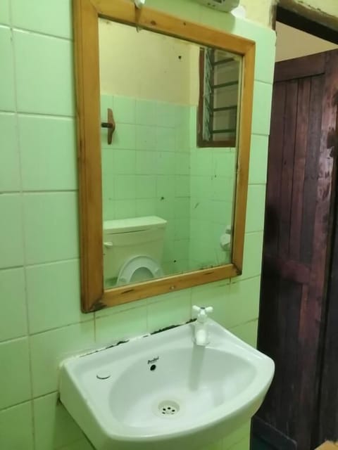 Economy Double Room Single Use, Non Smoking | Bathroom sink