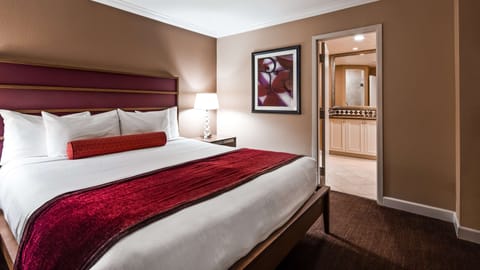 Suite, 1 King Bed, Non Smoking, Jetted Tub (No Resort Fees) | 1 bedroom, premium bedding, Tempur-Pedic beds, in-room safe