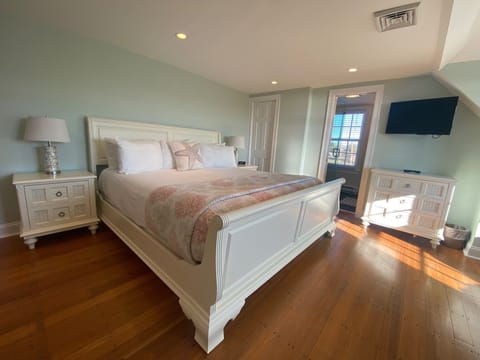 Vineyard Room | Individually decorated, individually furnished, iron/ironing board
