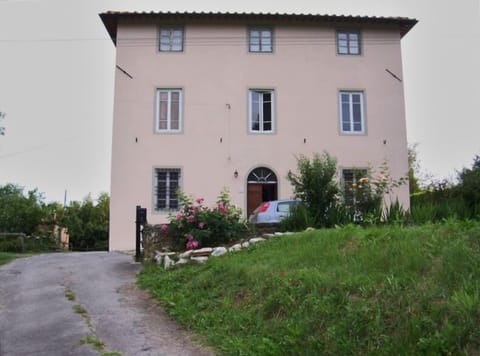 Tuscan Farm Villa - Lucca/Gattaiola, Italy