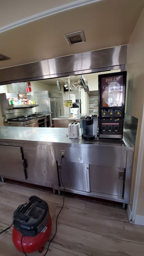 New floors just added in JAN of 2021!