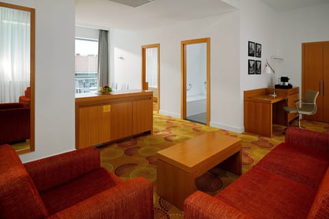 Executive Suite, 1 Bedroom | In-room safe, desk, laptop workspace, blackout drapes