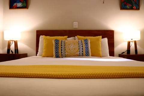 Standard Double Room, 1 Queen Bed, Non Smoking room 302 | Premium bedding, pillowtop beds, minibar, in-room safe