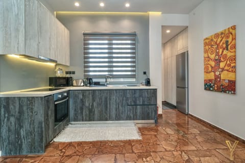 Luxury Apartment, City View | Private kitchen | Full-size fridge, microwave, oven, stovetop