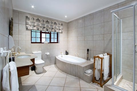 Separate tub and shower, free toiletries, hair dryer, towels