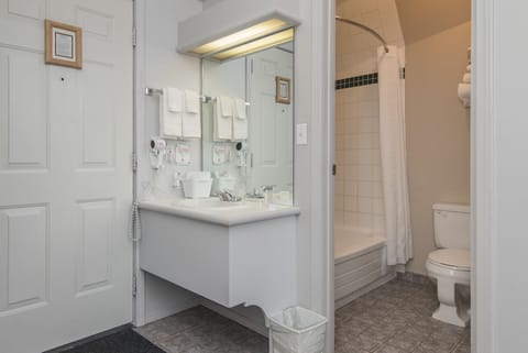 Mountain View Creekside - Two Queen (No Pets, No AC) | Bathroom | Combined shower/tub, free toiletries, towels