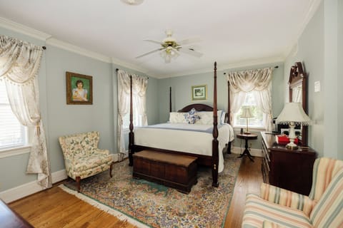 Basic Room, 1 King Bed (Virginia Page) | Individually decorated, individually furnished, iron/ironing board