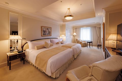 Palais Suite, Non-Smoking with Free Lounge Access | 1 bedroom, premium bedding, in-room safe, individually furnished