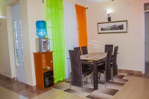 Apartment, 3 Bedrooms, Balcony | In-room dining