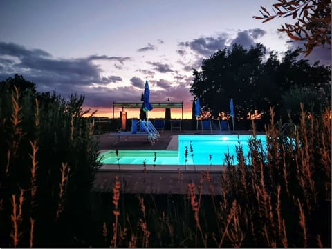 Cloud, Sky, Water, Swimming Pool, Tree, Plant, Rectangle, Morning, Leisure, Natural Landscape