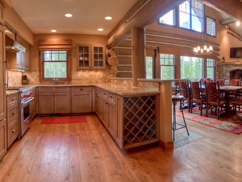 Powder Ridge Cabins, Manitou 3, Kitchen, 2