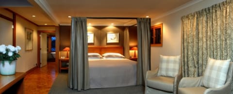 Pines Executive Suite | Egyptian cotton sheets, Select Comfort beds, minibar, desk