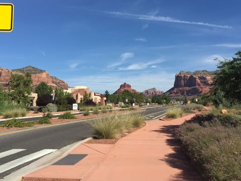 Walking distance to Bell Rock, Restaurants and Spas