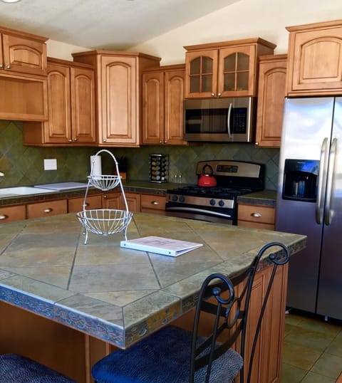Kitchen Island with 2 Bar Stools