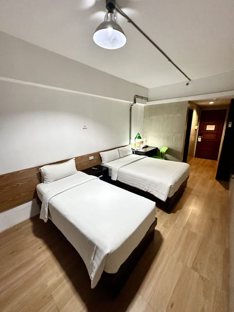 Deluxe Room, Non Smoking | Free WiFi, bed sheets