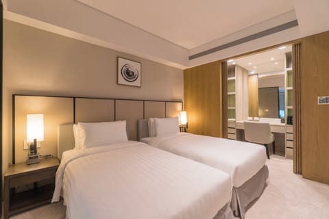 Deluxe Suite, Multiple Beds, Partial Ocean View | Down comforters, free minibar, in-room safe, desk