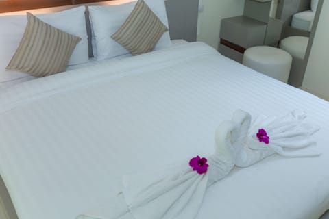 Garden Villa, King Bed | Minibar, in-room safe, free WiFi, bed sheets