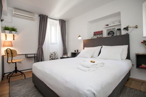 Deluxe Double Room, 1 Queen Bed | Blackout drapes, soundproofing, iron/ironing board, free WiFi