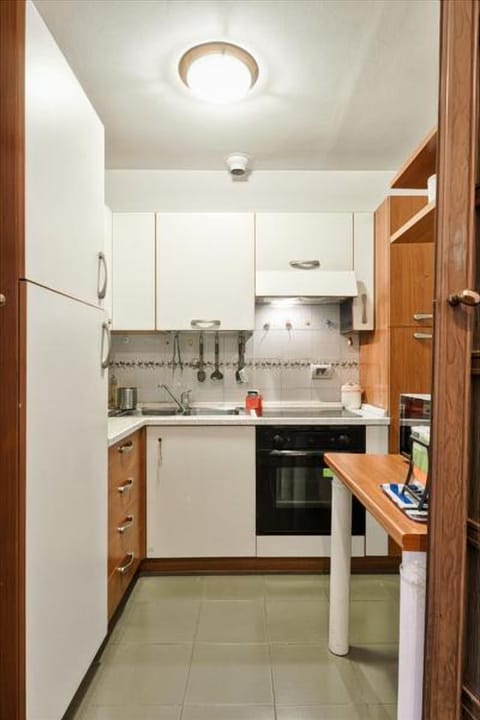 Studio, 1 Bedroom | Private kitchen | Fridge, microwave, oven, stovetop