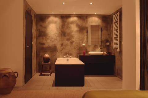 Executive Double Room, Garden View (St Andoche) | Bathroom | Deep soaking tub, hydromassage showerhead, eco-friendly toiletries