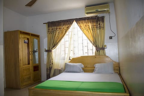 Standard Double Room | Desk, free WiFi, bed sheets