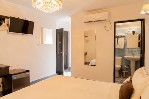 Premium Room | Premium bedding, down comforters, memory foam beds, minibar