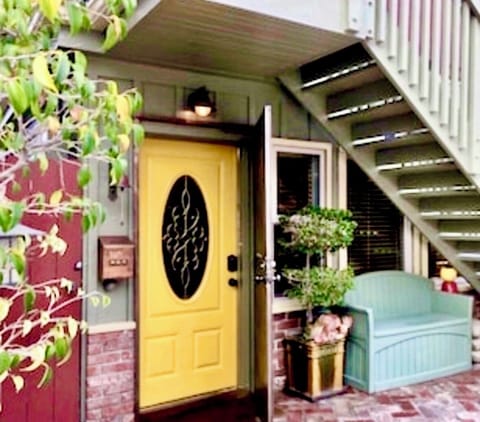 Entrance to Pineapple Cottage. 🍍🍍🏠🏖️🌊🌊🌊🌊🌊🌊🌊🌊🌊🌊🌊😎