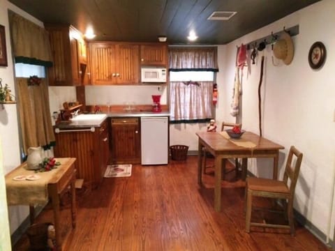 Kitchen - look at those beautiful wood floors