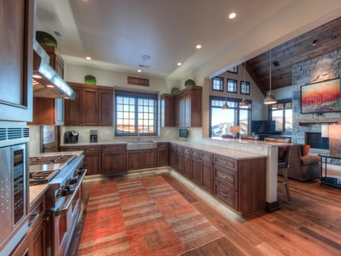 Cowboy Heaven Luxury Suite 7D, Kitchen 2