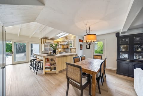 Dinning and Kitchen!