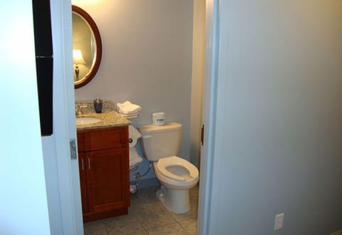Put in Bay Townhouses | Bathroom | Combined shower/tub, towels