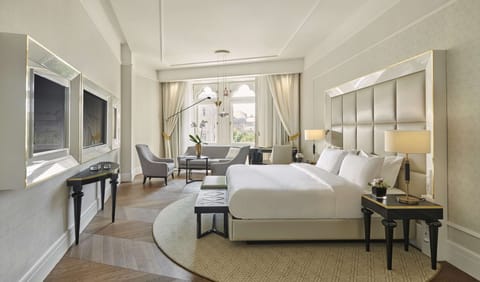 Junior Suite | Egyptian cotton sheets, premium bedding, pillowtop beds, minibar