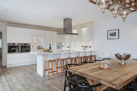 Luxury Cottage, Hot Tub, Sea Views