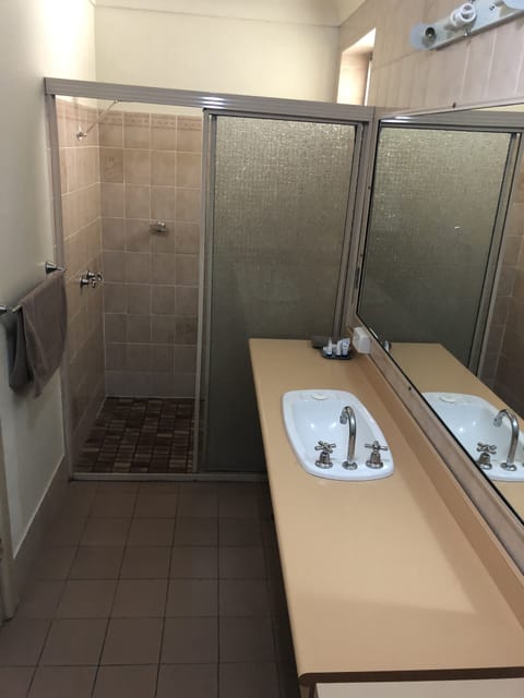 Family Room | Bathroom | Shower, rainfall showerhead, free toiletries, towels