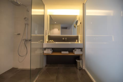 Superior Room, Garden View | Bathroom | Shower, rainfall showerhead, designer toiletries, hair dryer