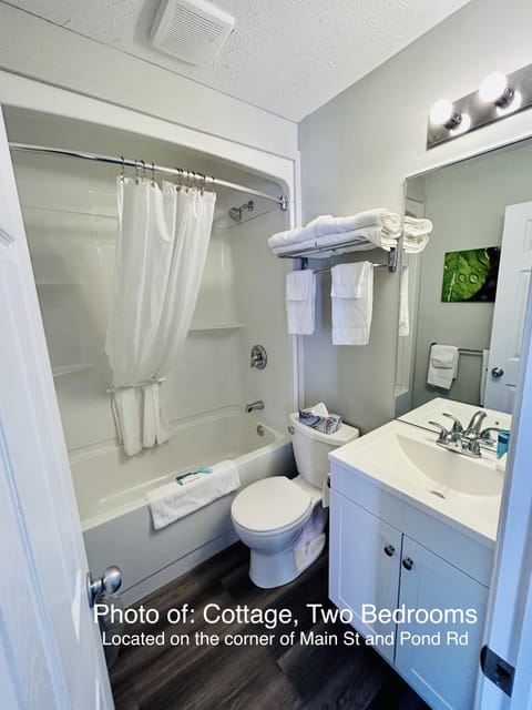 Cottage, 2 Bedrooms, Non Smoking, Kitchen | Bathroom | Towels