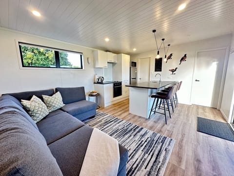 Modern full kitchen with breakfast bar