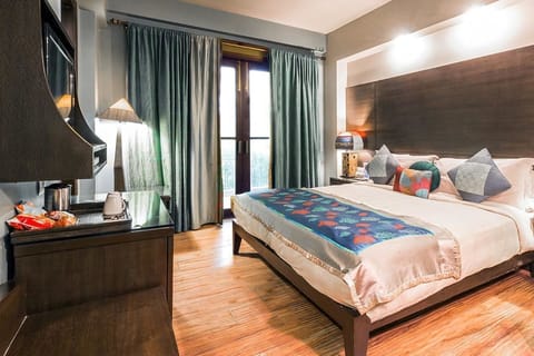 Deluxe Double Room, 1 Bedroom, Bathtub, City View | Premium bedding, down comforters, Tempur-Pedic beds, in-room safe