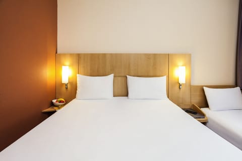 Standard Double Room, 1 Double Bed | In-room safe, desk, blackout drapes, soundproofing