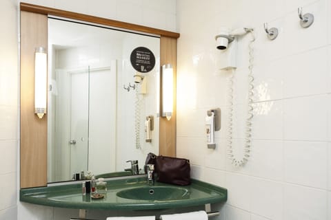 Shower, eco-friendly toiletries, hair dryer, towels