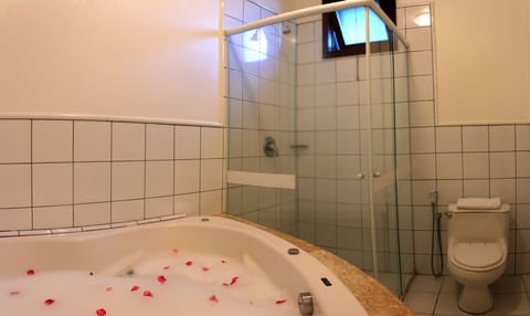 Deluxe Double Room, 1 Bedroom, Hot Tub, Garden View | Jetted tub