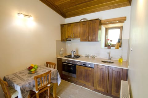 Fully fitted kitchen