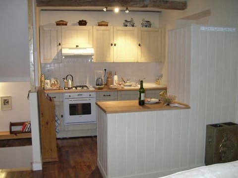 Boutique and well equipped kitchen