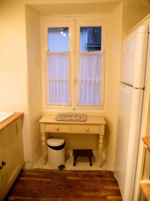 Kitchen window onto the street front