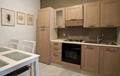 Junior Suite | Private kitchen | Coffee/tea maker, cookware/dishes/utensils