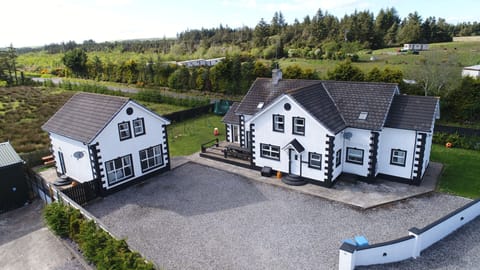 showing the proximity to Forestside House - also available to rent and sleeps 16