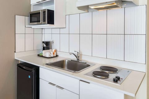 Traditional Room, 2 Queen Beds, Kitchenette | Private kitchenette | Fridge, microwave, coffee/tea maker