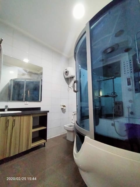 Executive Double Room | Bathroom | Shower, slippers, towels