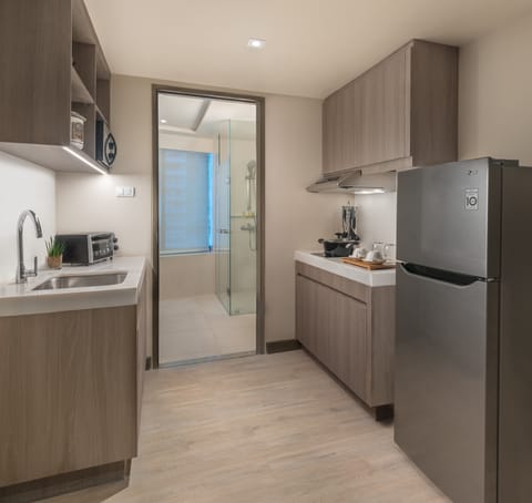 Studio Premier Apartment | Private kitchen | Full-size fridge, microwave, oven, stovetop